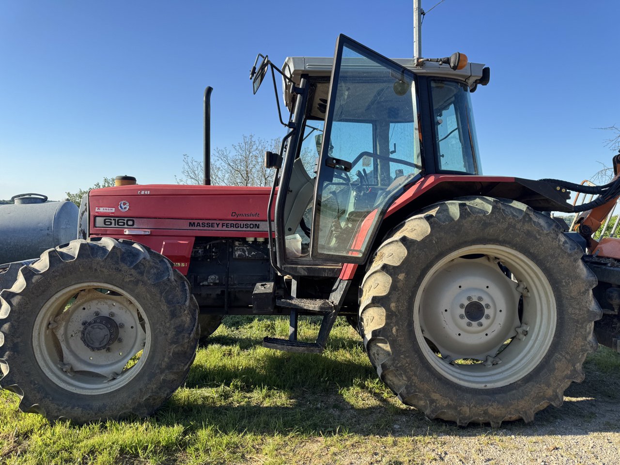 Traktor типа Massey Ferguson 6160, Gebrauchtmaschine в LACAPELLE-MARIVAL (Фотография 1)