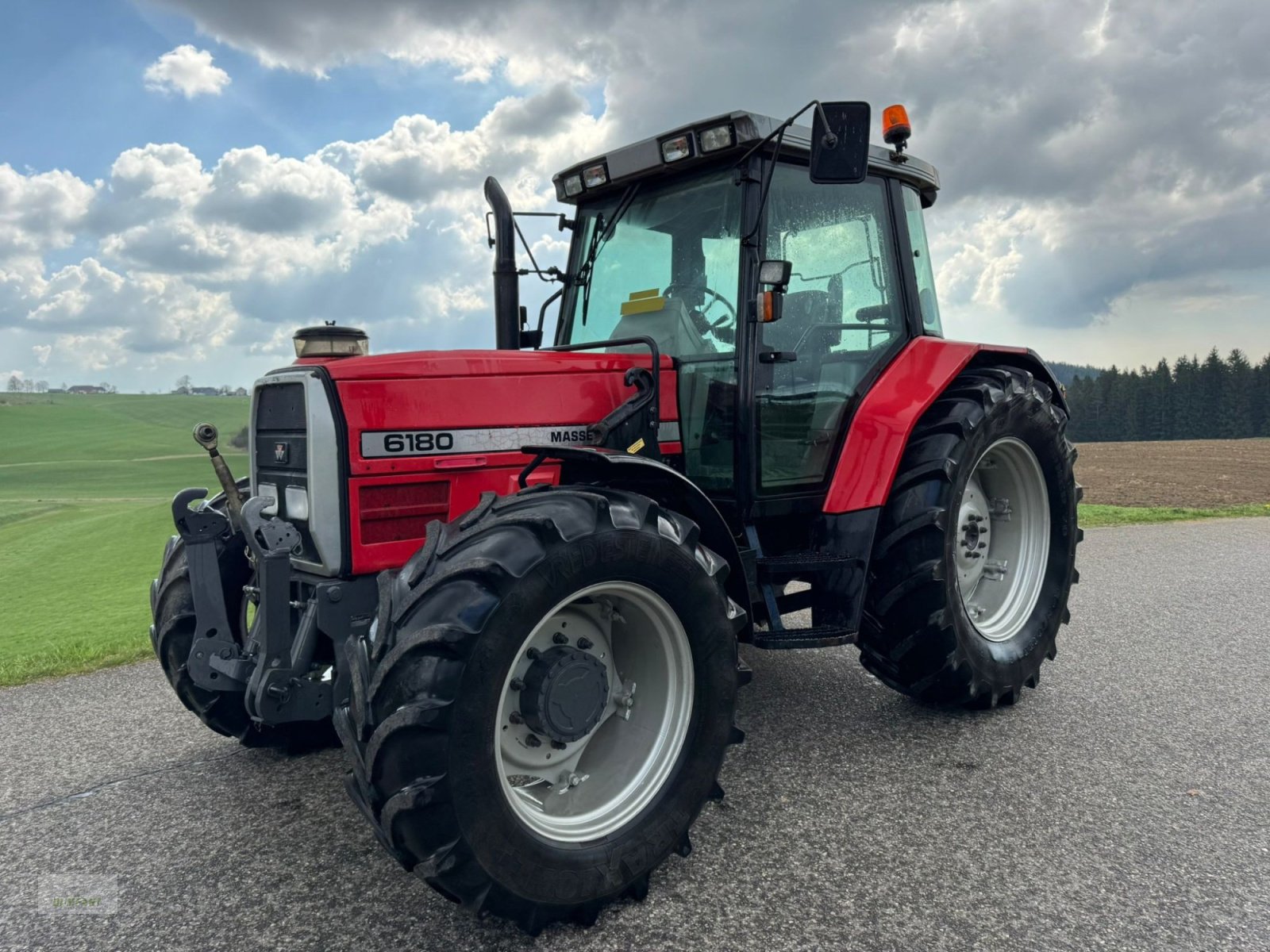 Traktor des Typs Massey Ferguson 6180, Gebrauchtmaschine in Bad Leonfelden (Bild 1)