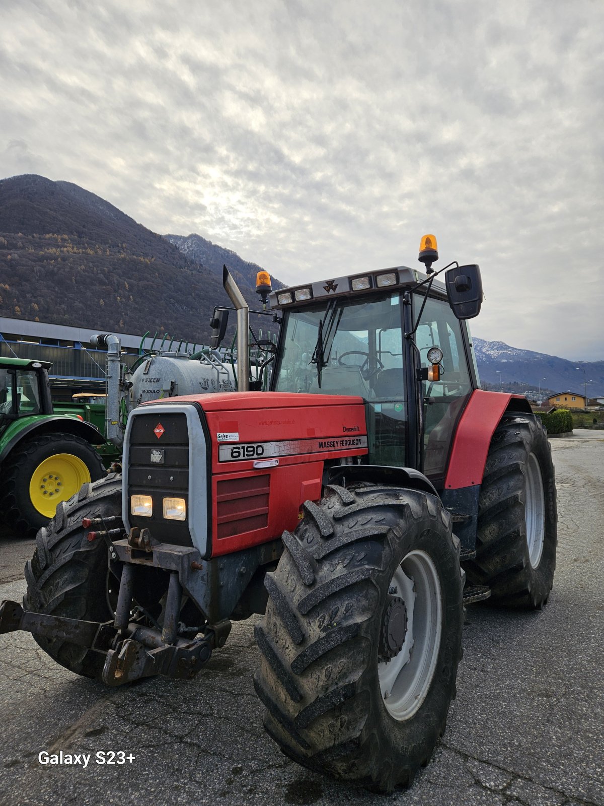 Traktor des Typs Massey Ferguson 6190-4, Gebrauchtmaschine in Arbedo (Bild 2)