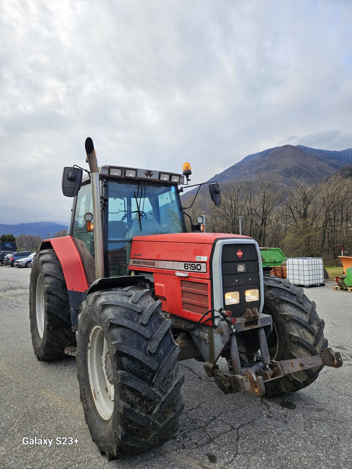 Traktor des Typs Massey Ferguson 6190-4, Gebrauchtmaschine in Arbedo (Bild 1)