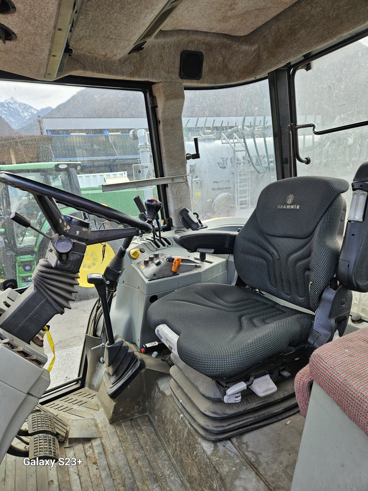 Traktor des Typs Massey Ferguson 6190-4, Gebrauchtmaschine in Arbedo (Bild 4)