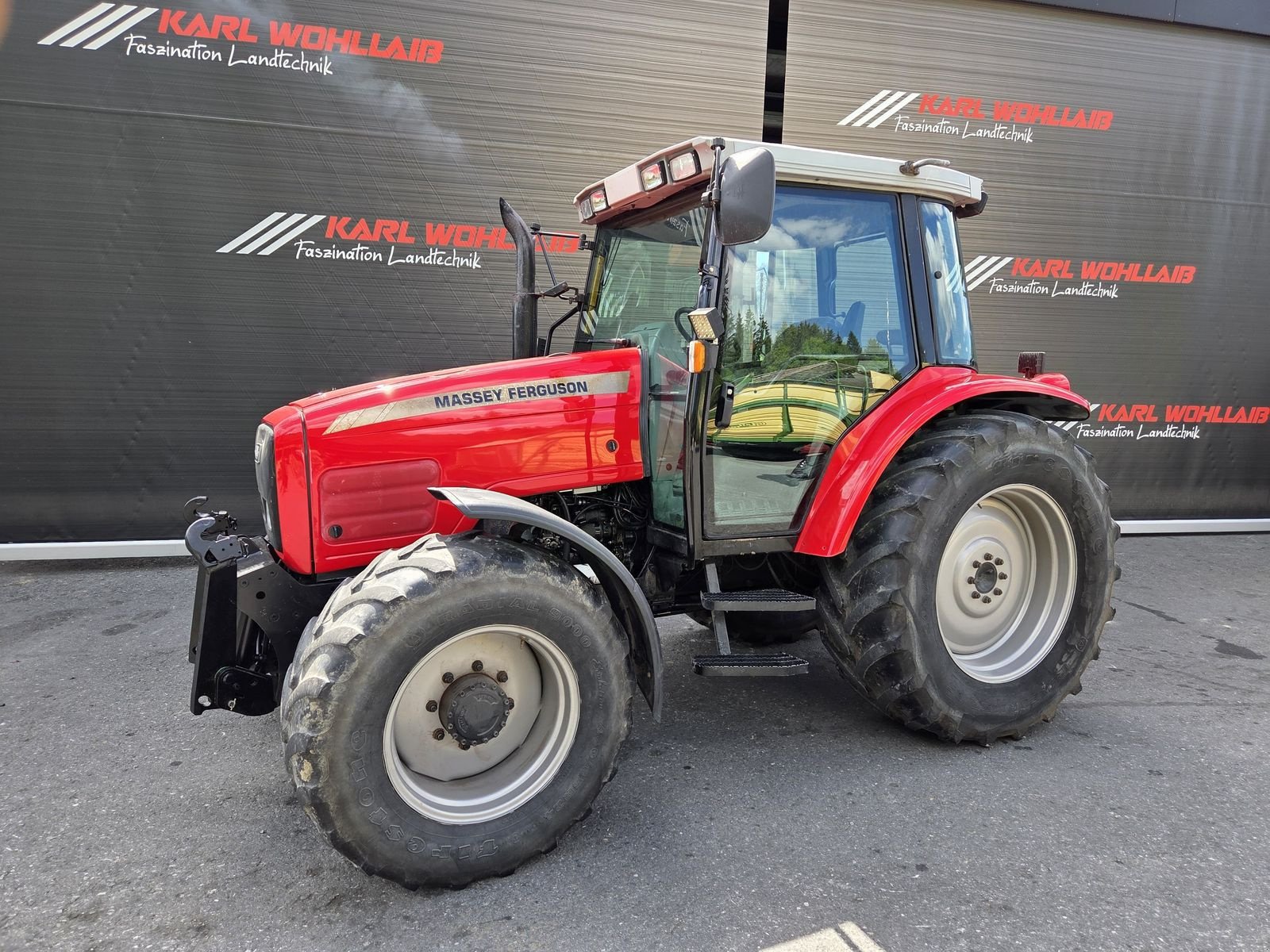 Traktor of the type Massey Ferguson 6235-4, Gebrauchtmaschine in Sulzberg (Picture 7)