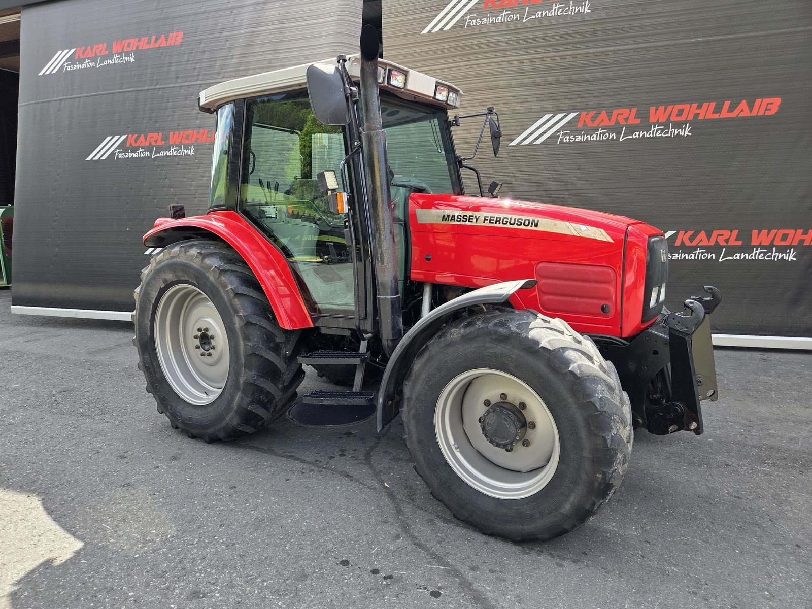 Traktor of the type Massey Ferguson 6235-4, Gebrauchtmaschine in Sulzberg (Picture 11)