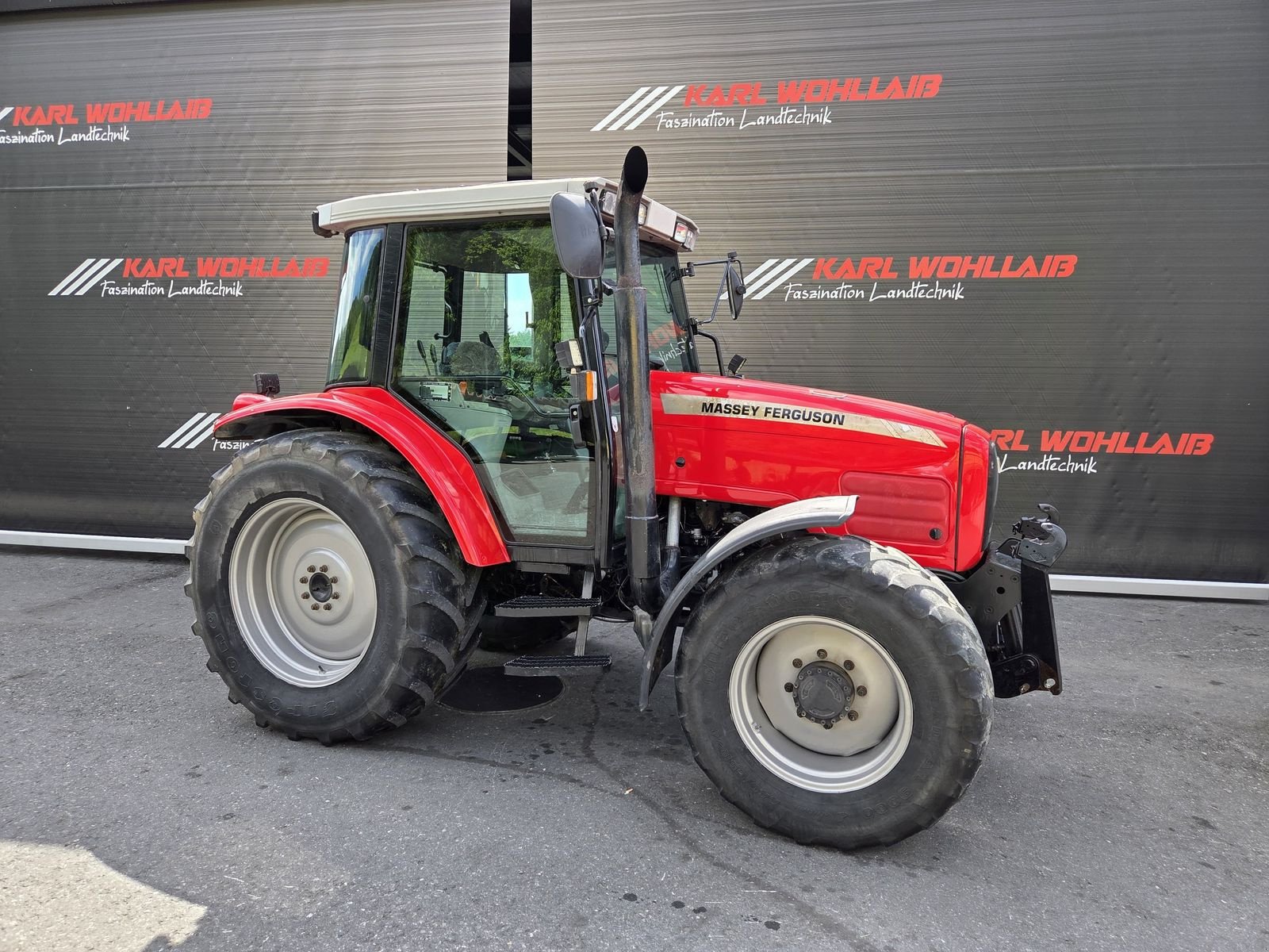 Traktor of the type Massey Ferguson 6235-4, Gebrauchtmaschine in Sulzberg (Picture 28)