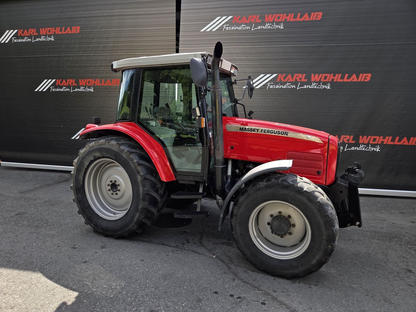 Traktor of the type Massey Ferguson 6235-4, Gebrauchtmaschine in Sulzberg (Picture 9)
