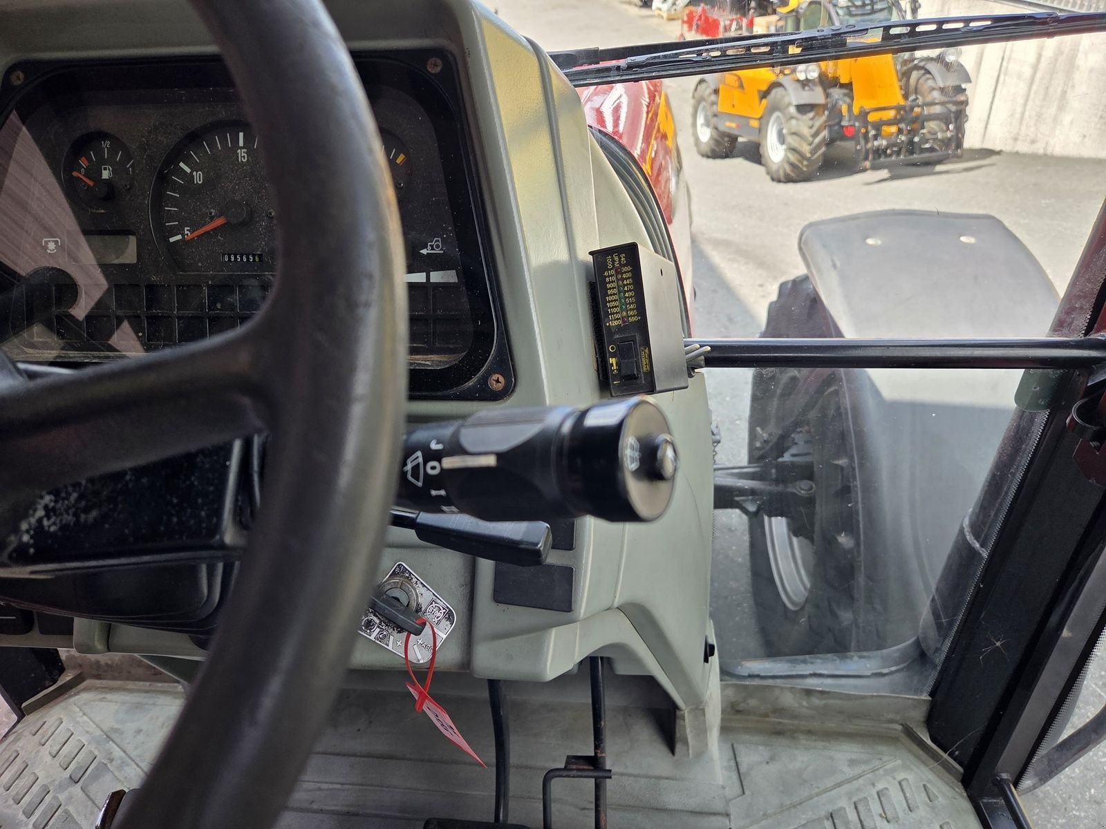 Traktor of the type Massey Ferguson 6235-4, Gebrauchtmaschine in Sulzberg (Picture 21)