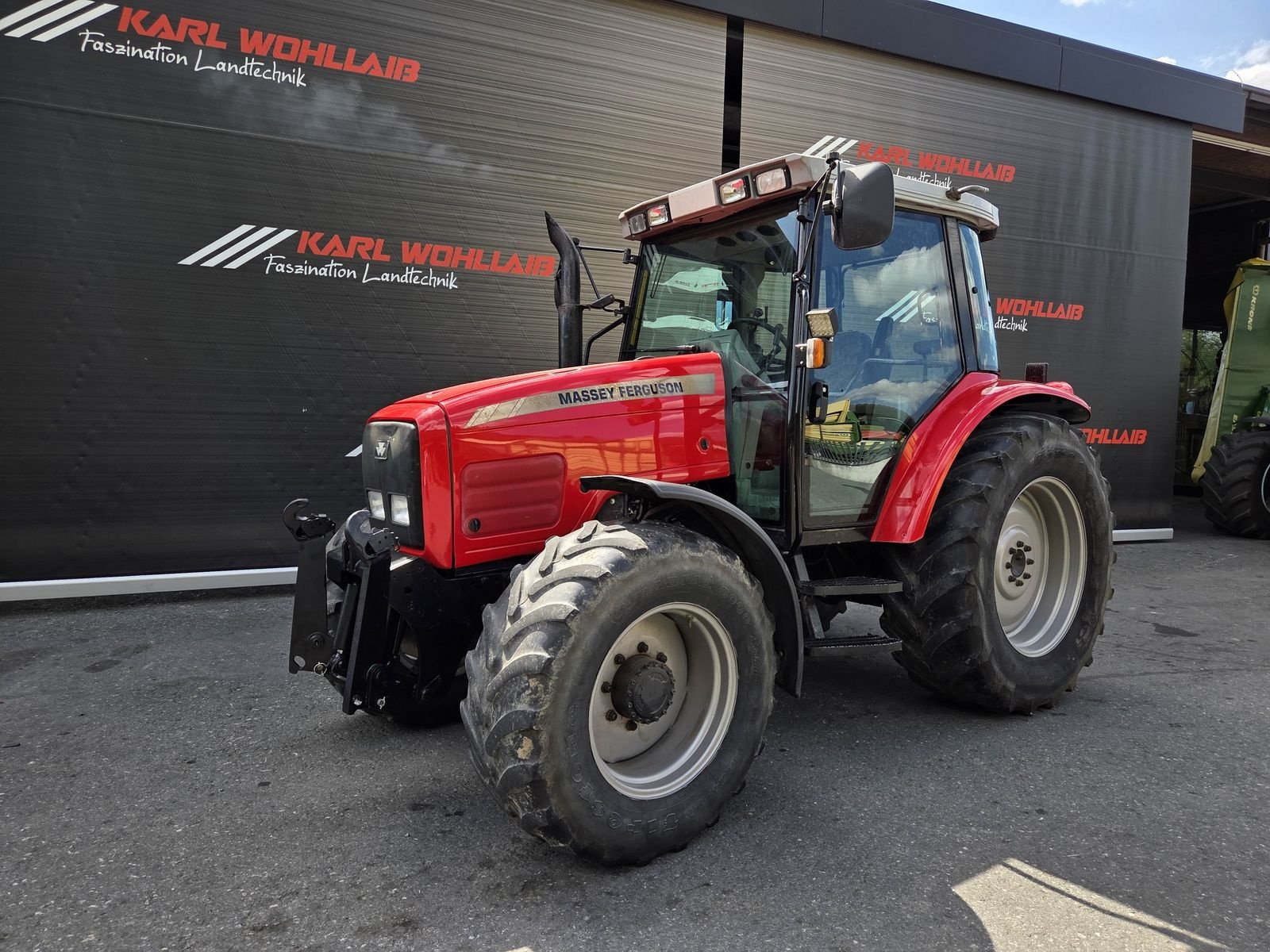 Traktor of the type Massey Ferguson 6235-4, Gebrauchtmaschine in Sulzberg (Picture 26)