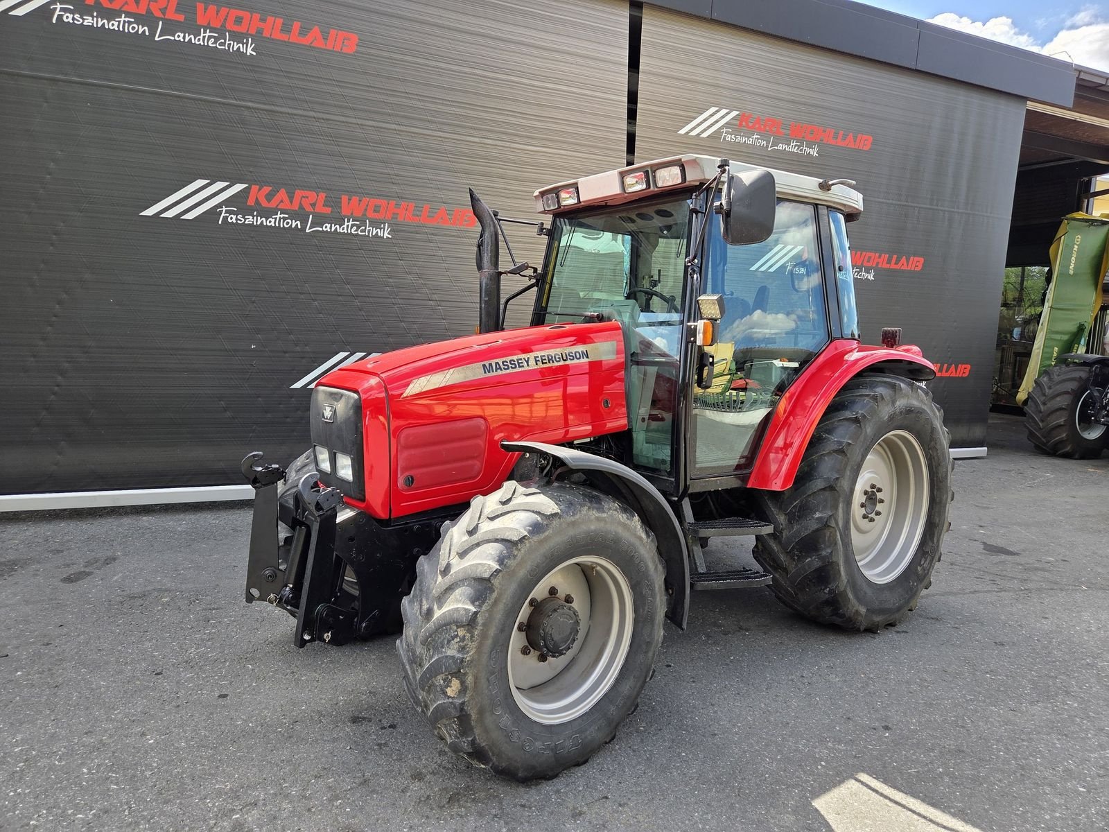 Traktor of the type Massey Ferguson 6235-4, Gebrauchtmaschine in Sulzberg (Picture 25)