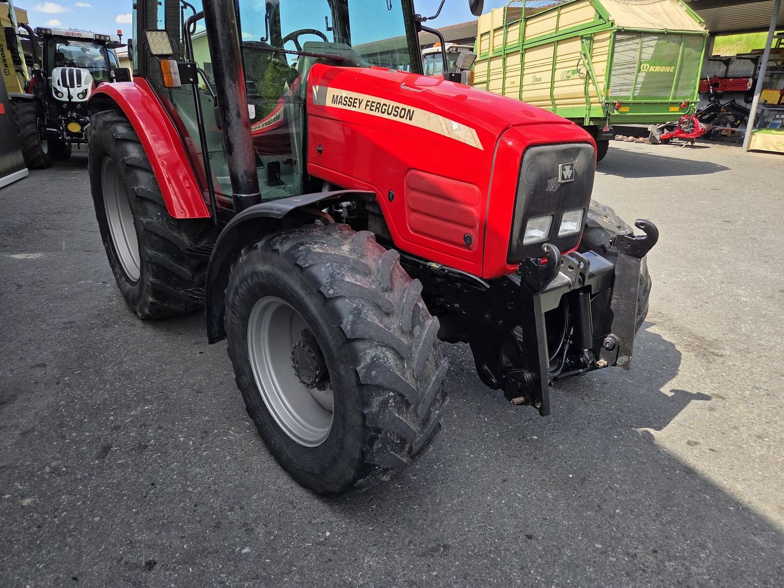 Traktor of the type Massey Ferguson 6235-4, Gebrauchtmaschine in Sulzberg (Picture 30)