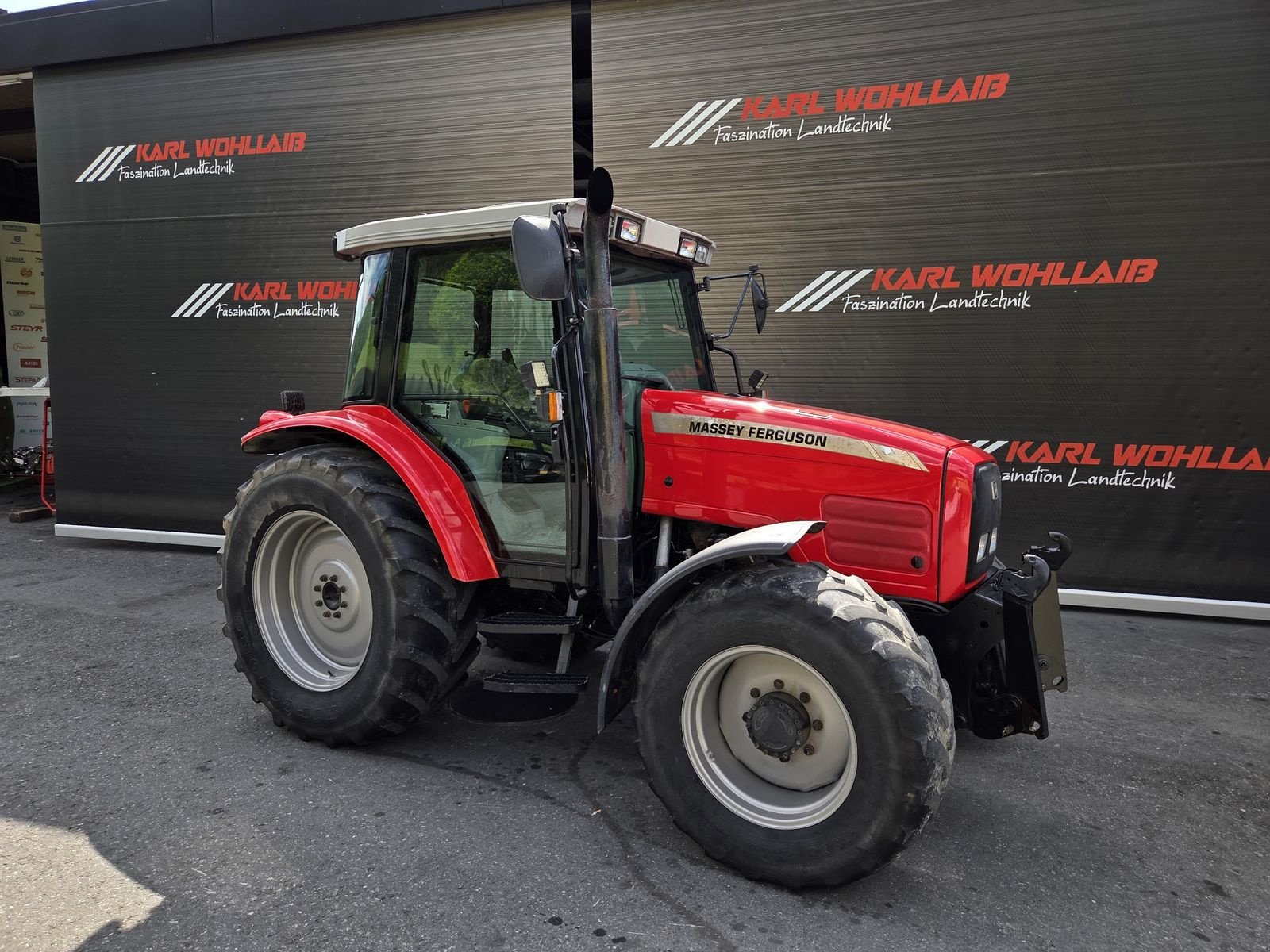 Traktor of the type Massey Ferguson 6235-4, Gebrauchtmaschine in Sulzberg (Picture 10)