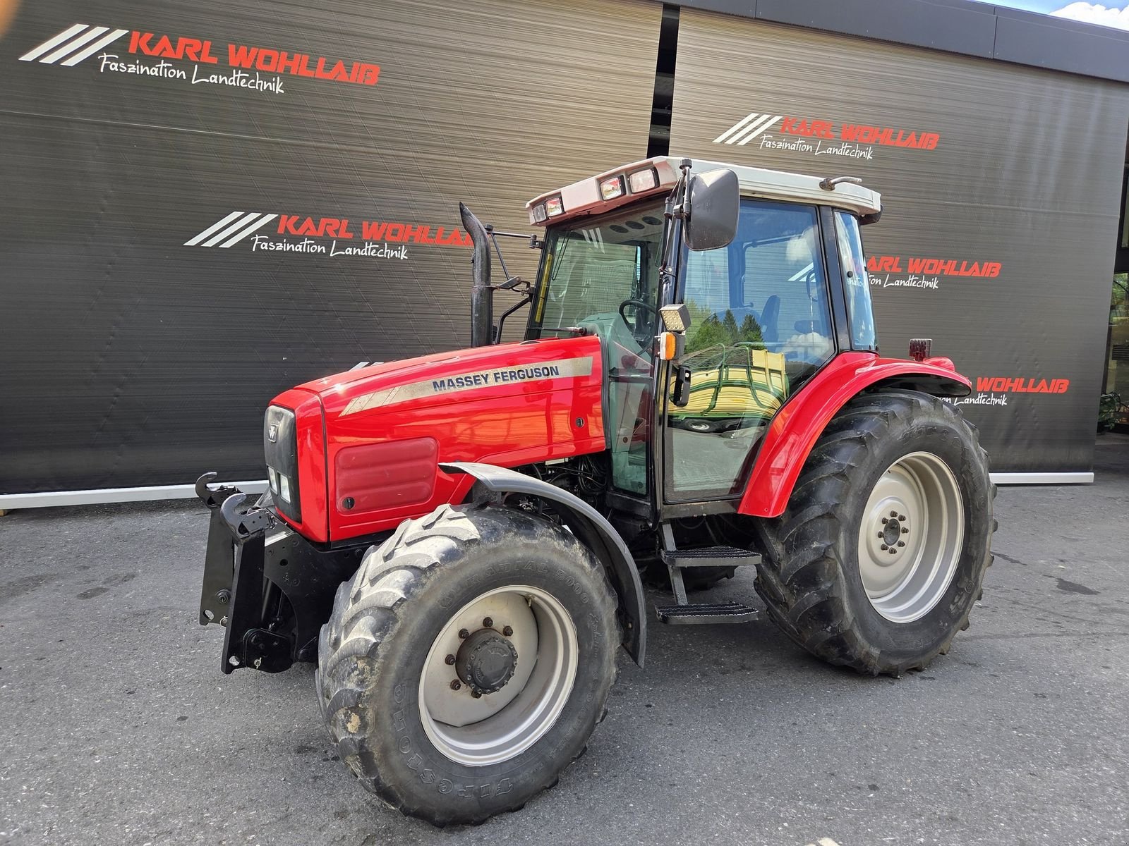 Traktor of the type Massey Ferguson 6235-4, Gebrauchtmaschine in Sulzberg (Picture 13)