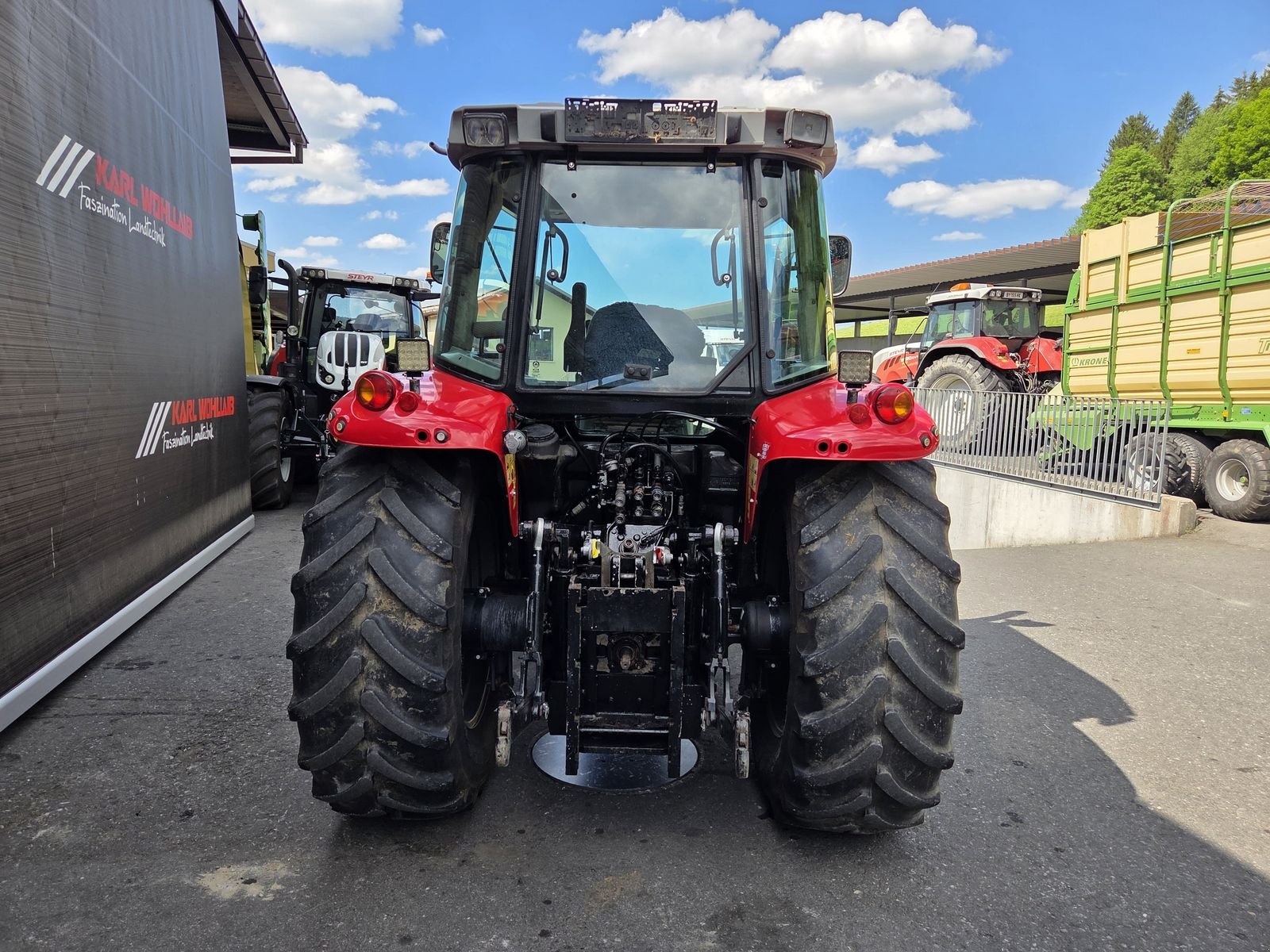 Traktor of the type Massey Ferguson 6235-4, Gebrauchtmaschine in Sulzberg (Picture 12)