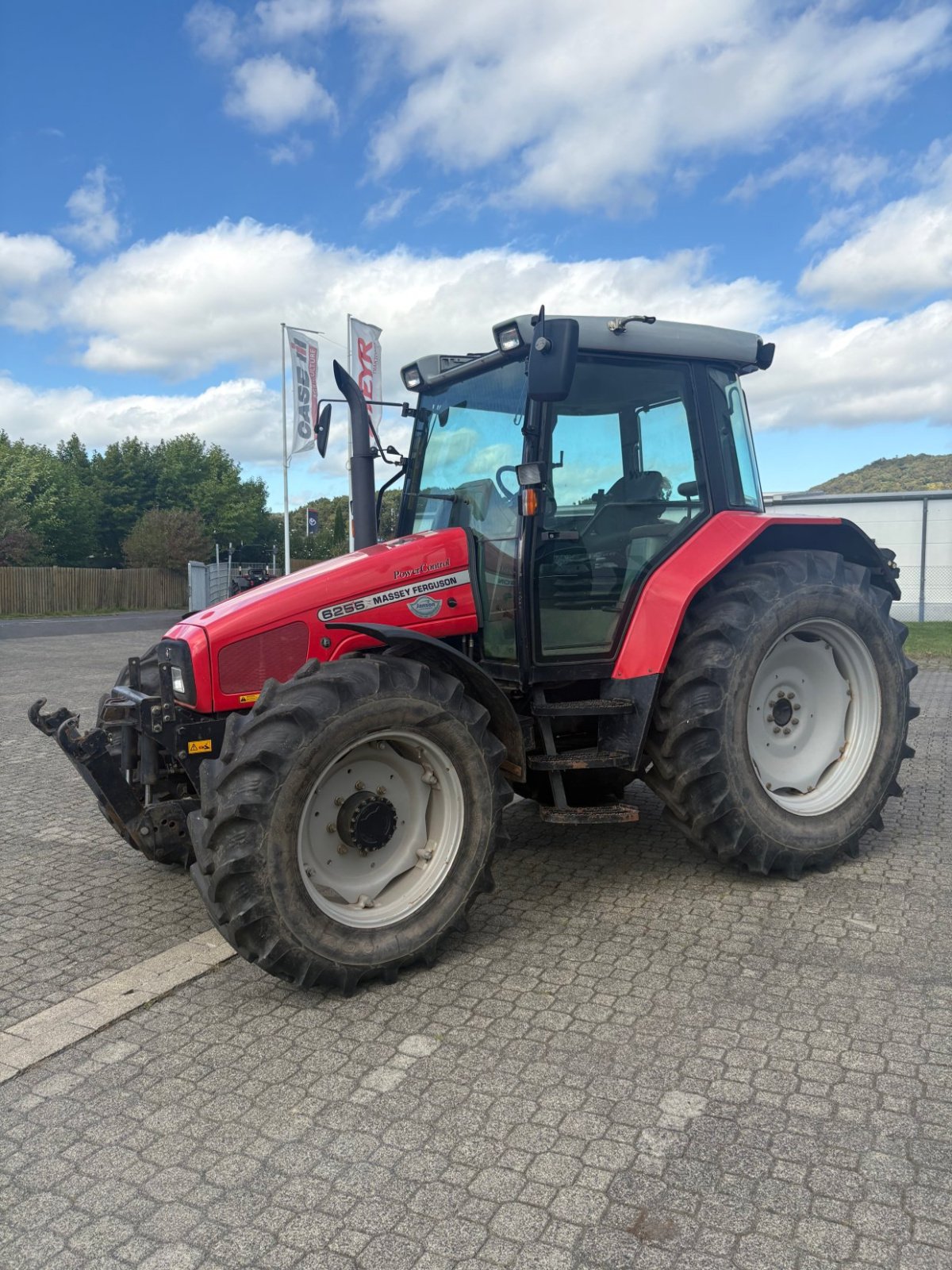 Traktor του τύπου Massey Ferguson 6255, Gebrauchtmaschine σε Gudensberg (Φωτογραφία 1)