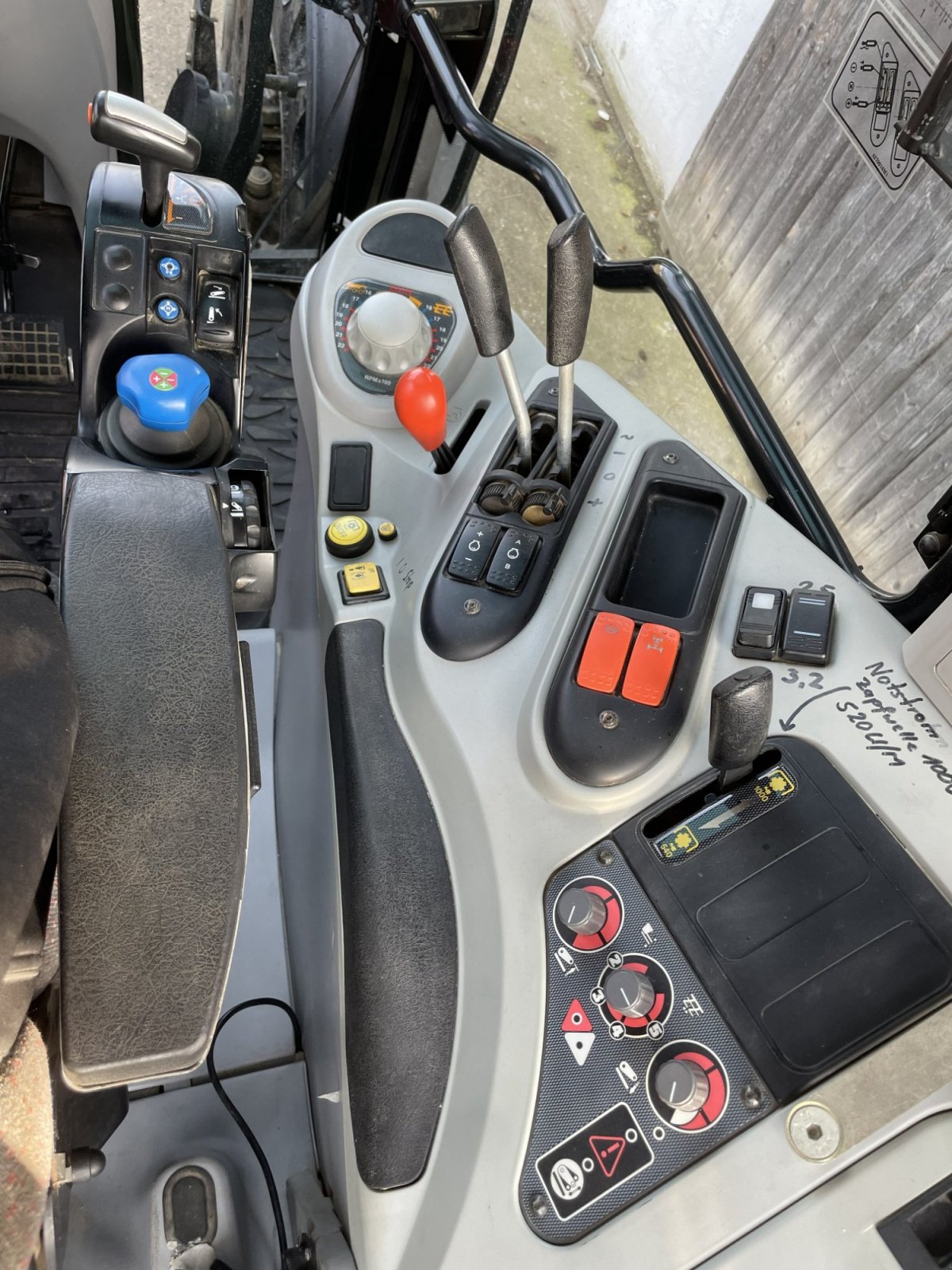 Traktor of the type Massey Ferguson 6445 Dyna 6, Gebrauchtmaschine in Bayern - Schwindegg (Picture 8)