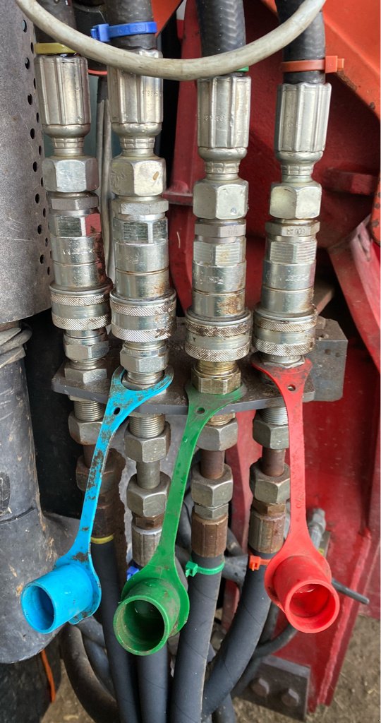 Traktor Türe ait Massey Ferguson 6445, Gebrauchtmaschine içinde Nasbinals (resim 4)