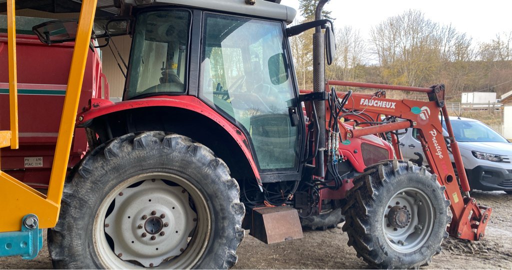 Traktor Türe ait Massey Ferguson 6445, Gebrauchtmaschine içinde Nasbinals (resim 11)