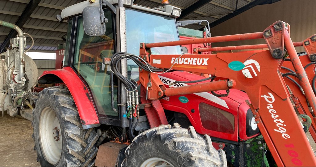 Traktor Türe ait Massey Ferguson 6445, Gebrauchtmaschine içinde Nasbinals (resim 9)