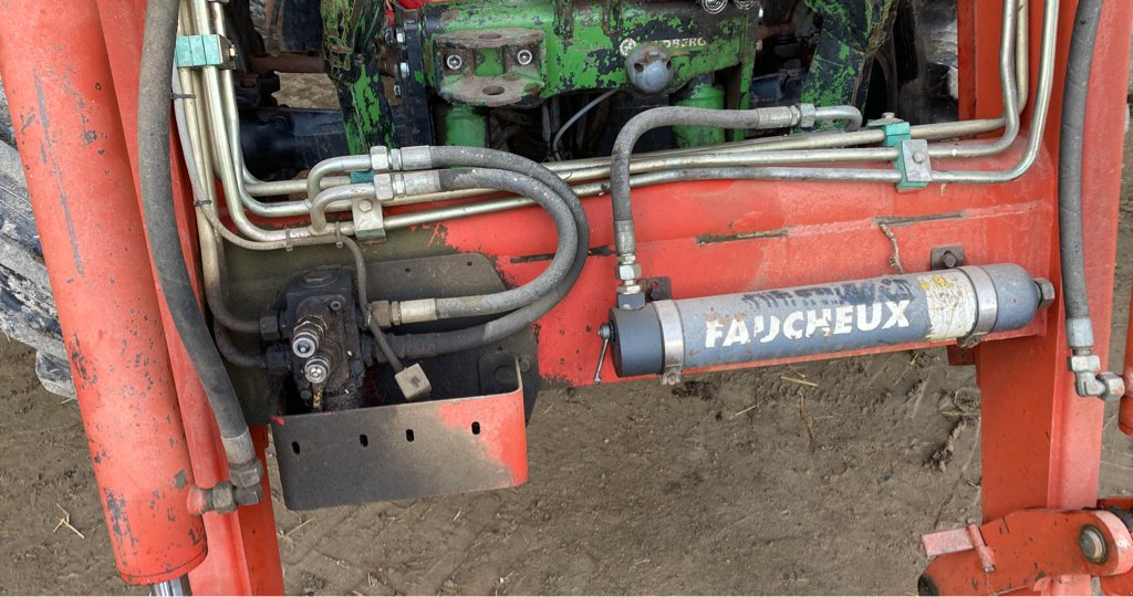 Traktor Türe ait Massey Ferguson 6445, Gebrauchtmaschine içinde Nasbinals (resim 8)