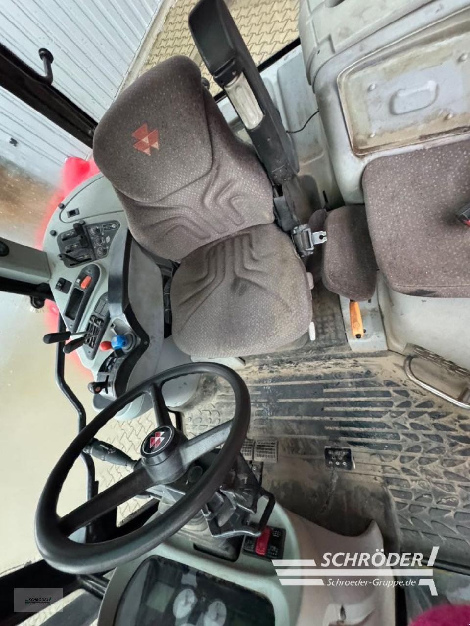 Traktor typu Massey Ferguson 6455 COMFORT, Gebrauchtmaschine v Wildeshausen (Obrázek 9)