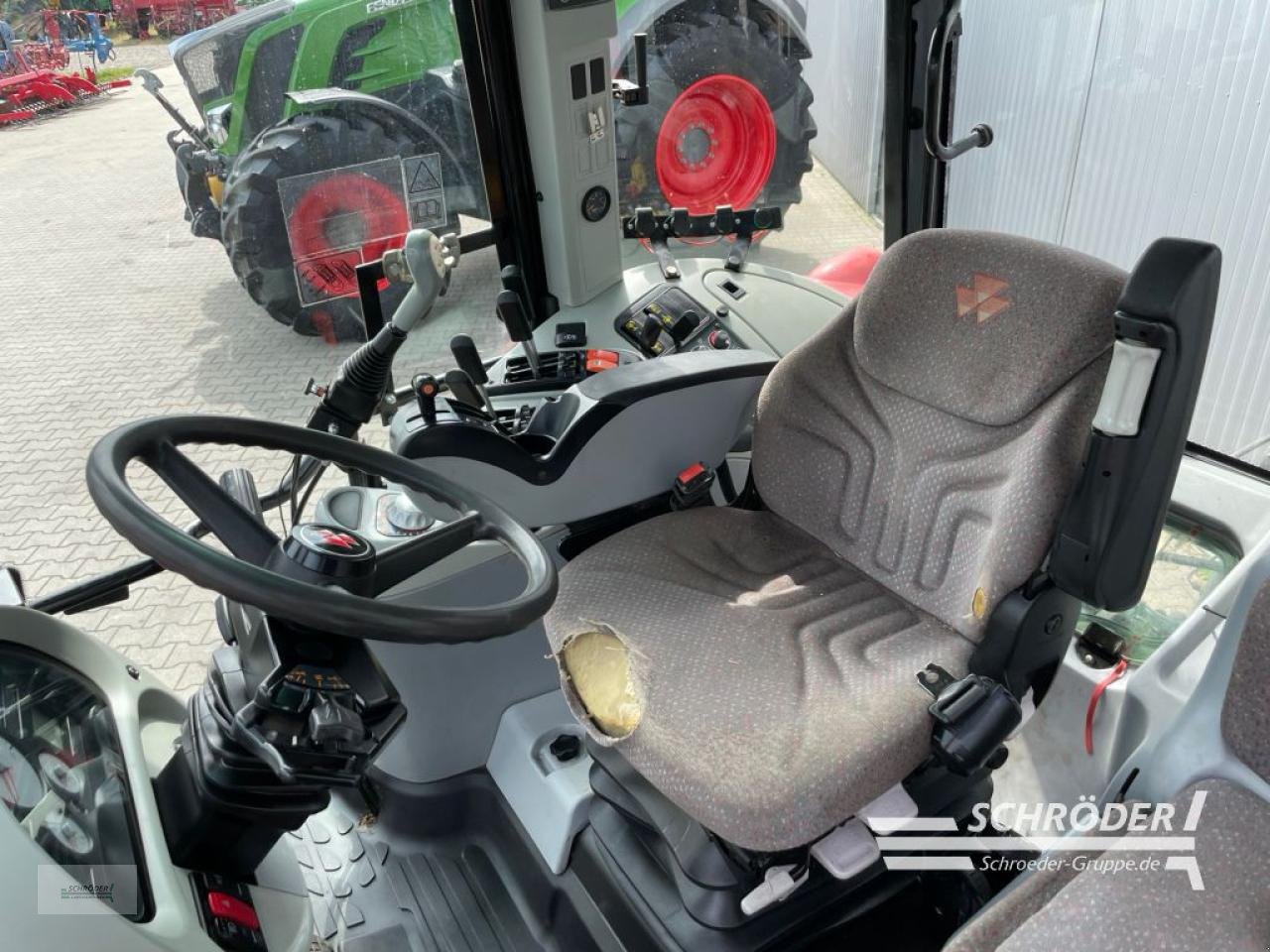 Traktor des Typs Massey Ferguson 6460 DYNA-6, Gebrauchtmaschine in Wildeshausen (Bild 11)