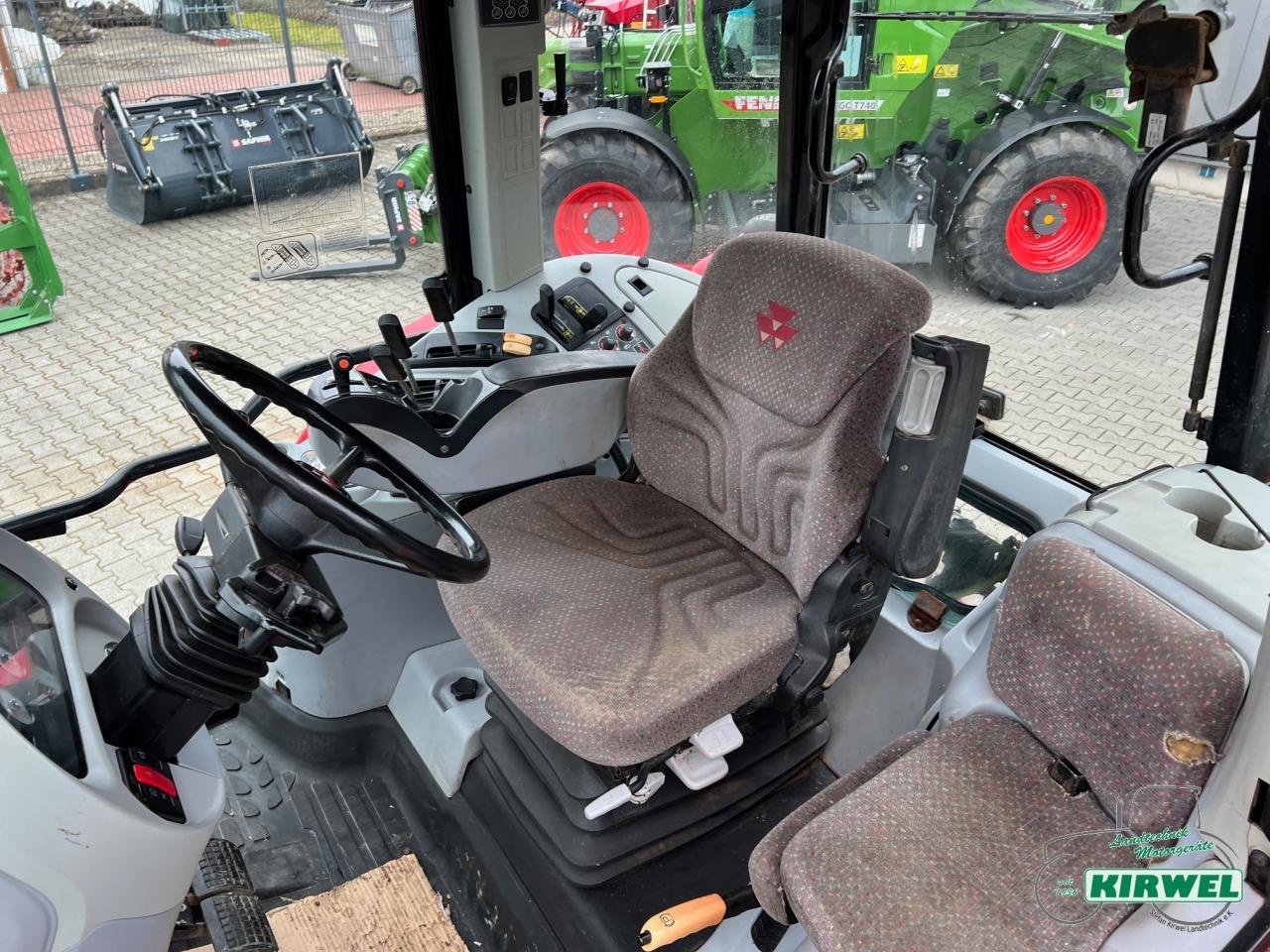 Traktor des Typs Massey Ferguson 6465 Dyna6, Gebrauchtmaschine in Blankenheim (Bild 7)