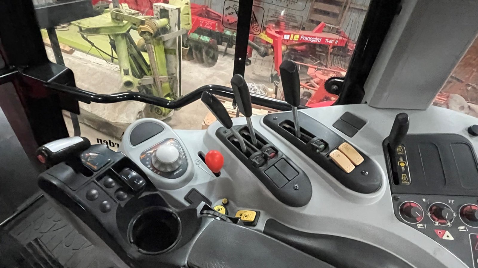 Traktor типа Massey Ferguson 6465 Dynashift med Frontlift, Gebrauchtmaschine в Hjørring (Фотография 5)