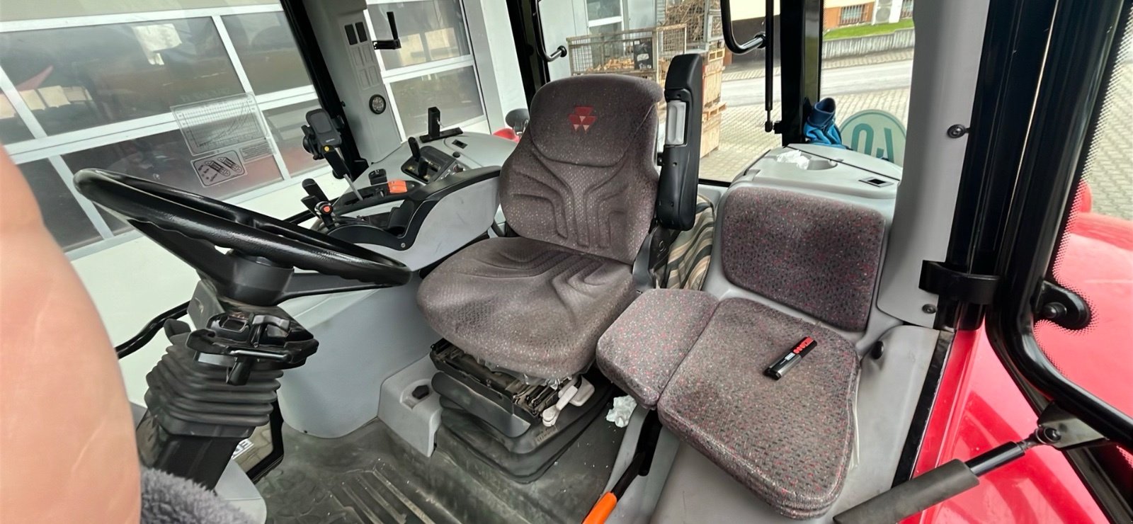 Traktor van het type Massey Ferguson 6465, Gebrauchtmaschine in Pfullendorf (Foto 23)