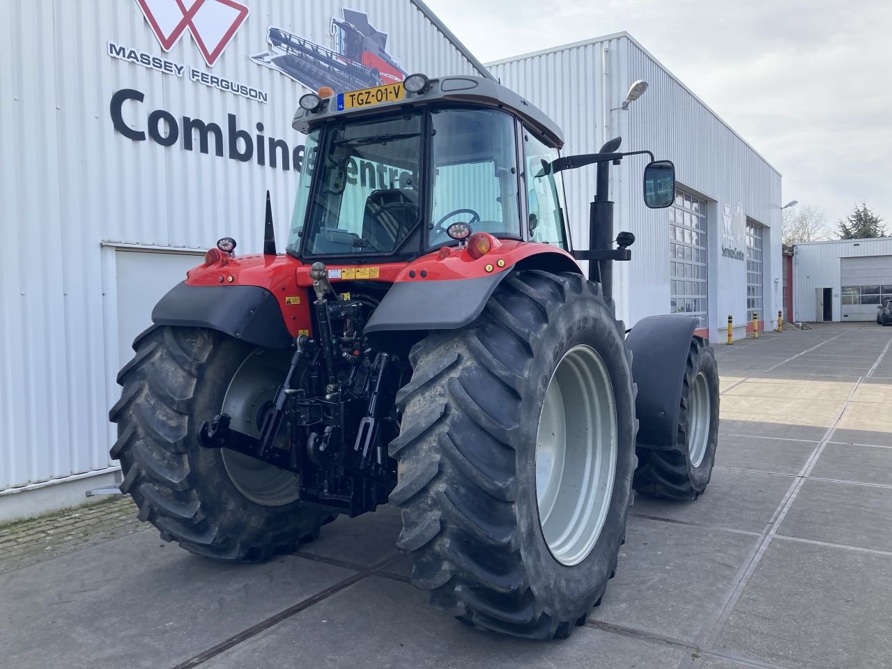 Traktor van het type Massey Ferguson 6475, Gebrauchtmaschine in Oude-Tonge (Foto 9)