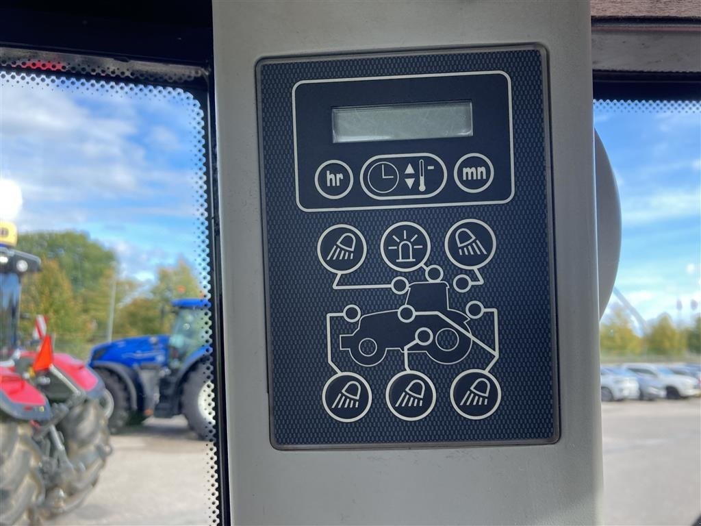 Traktor типа Massey Ferguson 6480 Dyna 4, Gebrauchtmaschine в Roskilde (Фотография 17)