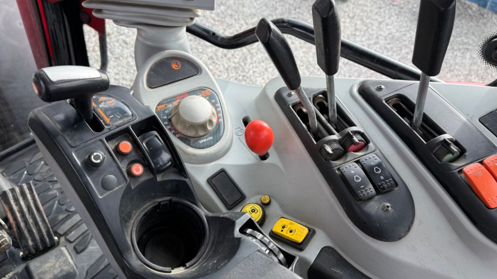 Traktor des Typs Massey Ferguson 6480 Dyna-6, Gebrauchtmaschine in Hadsten (Bild 15)