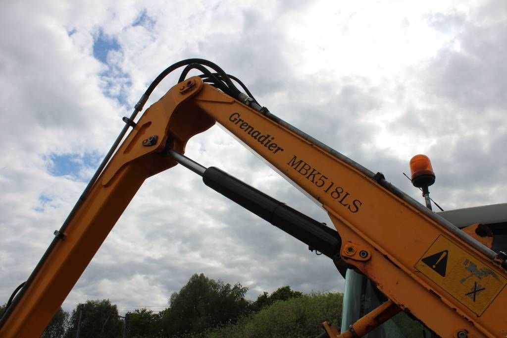 Traktor des Typs Massey Ferguson 6480 met Herder Grenadier 518LS, Gebrauchtmaschine in Geldermalsen (Bild 9)
