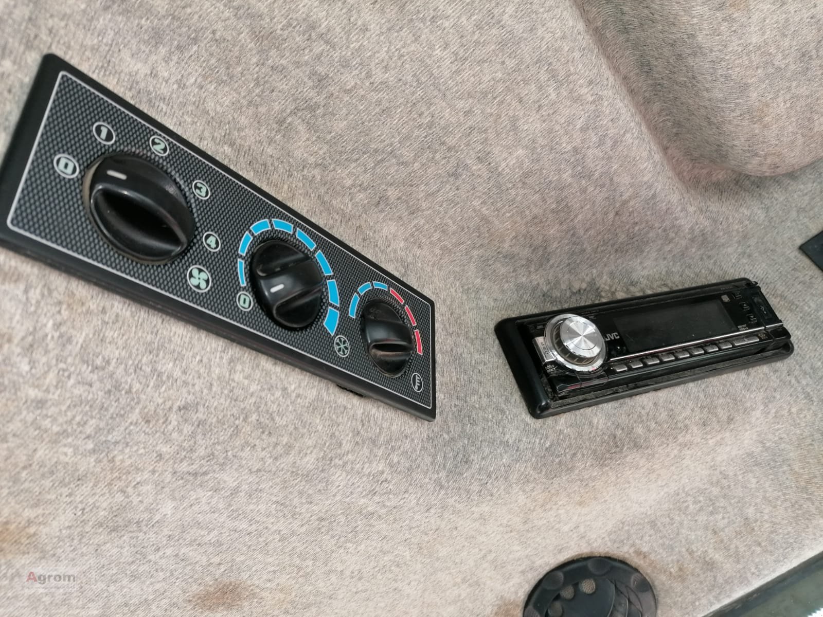 Traktor от тип Massey Ferguson 6480, Gebrauchtmaschine в Herbertingen (Снимка 12)