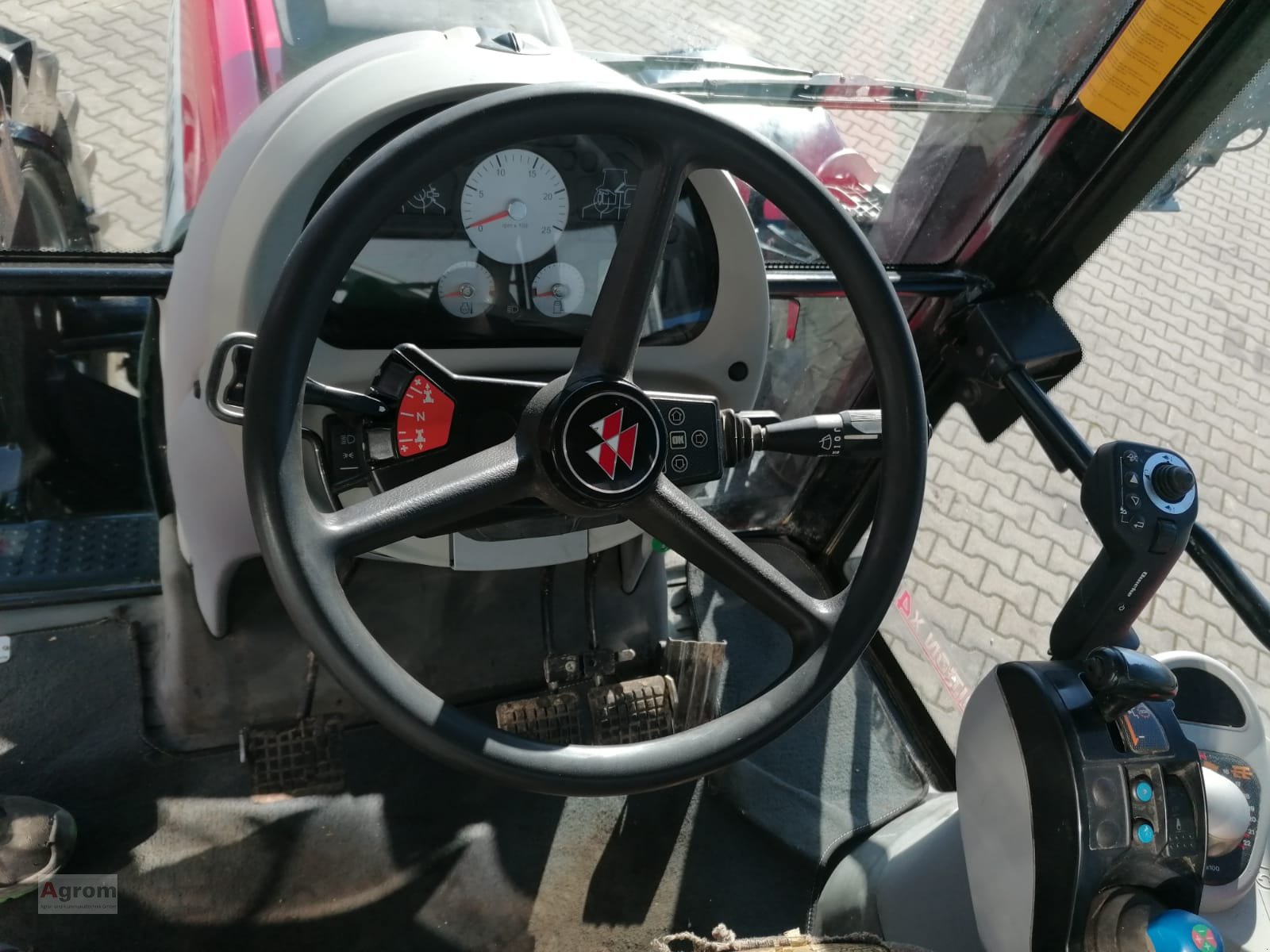 Traktor от тип Massey Ferguson 6480, Gebrauchtmaschine в Herbertingen (Снимка 13)