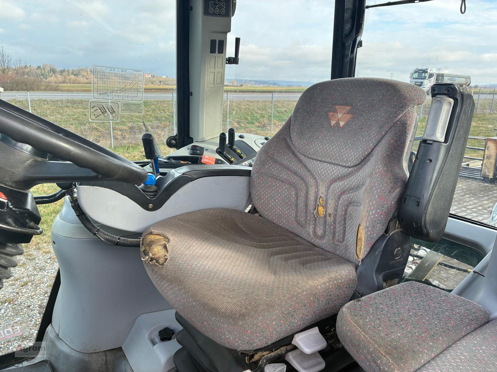 Traktor от тип Massey Ferguson 6480, Gebrauchtmaschine в Herbertingen (Снимка 16)