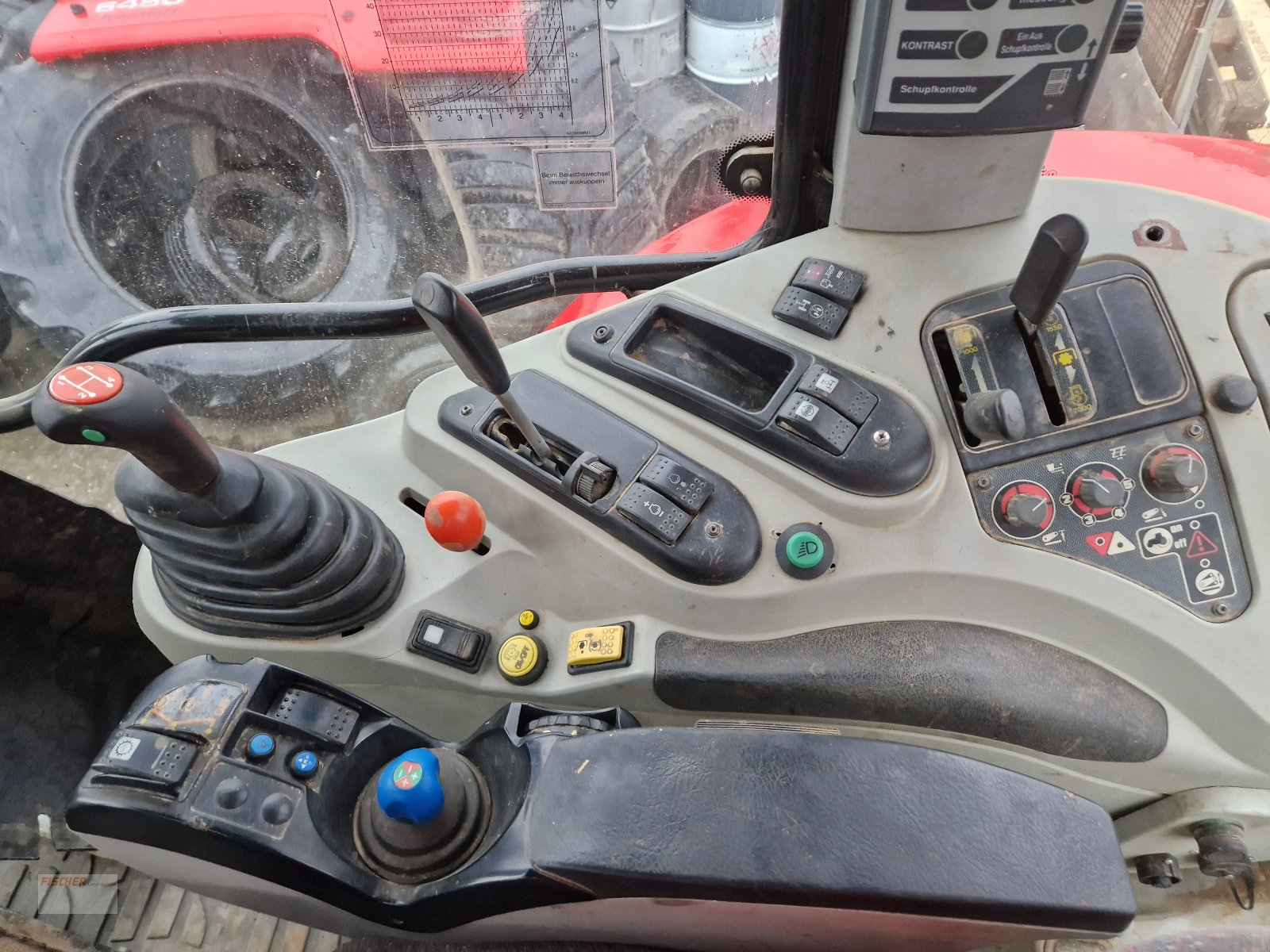 Traktor des Typs Massey Ferguson 6480, Gebrauchtmaschine in Pfoerring (Bild 3)