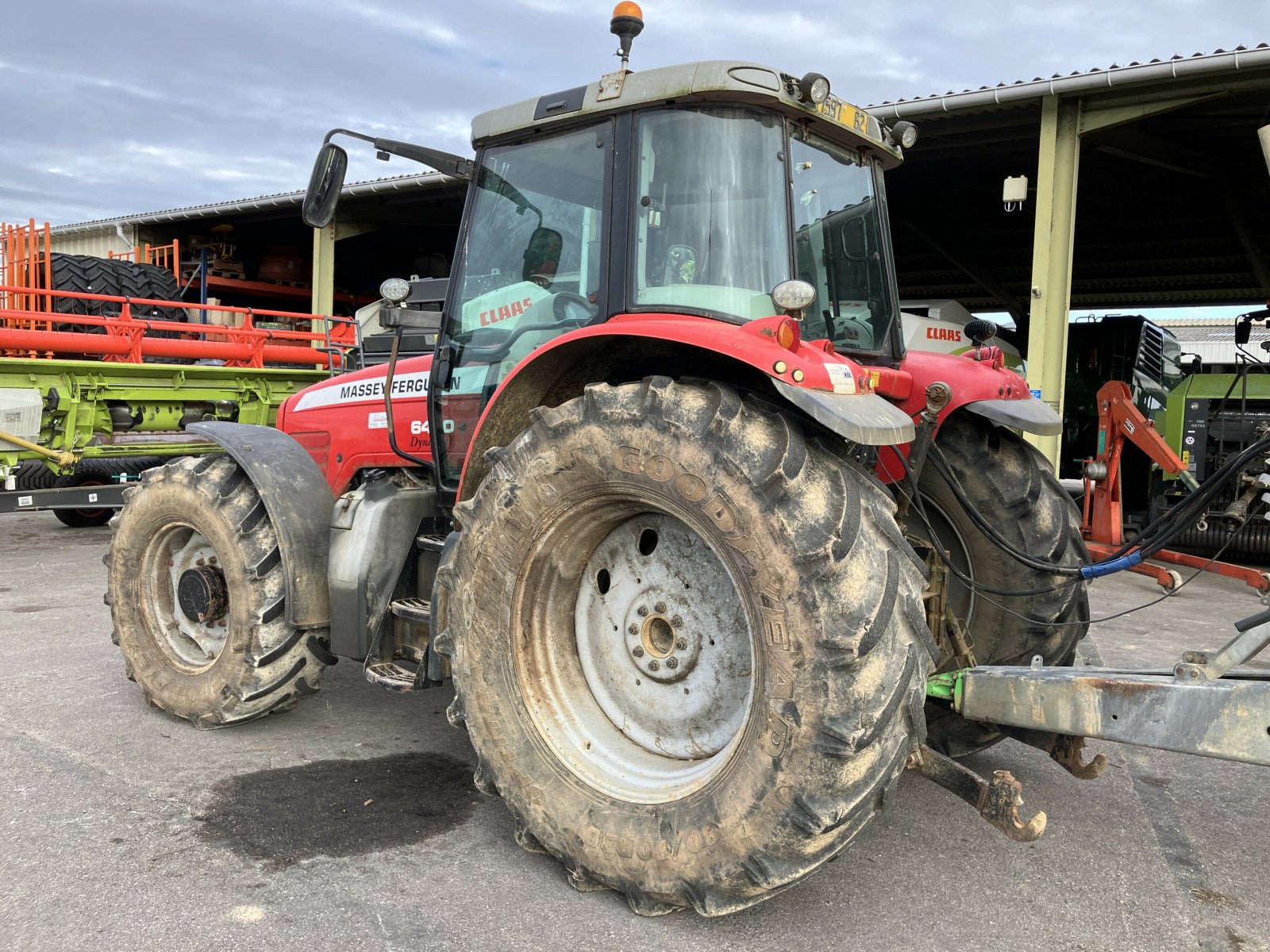Traktor van het type Massey Ferguson 6480, Gebrauchtmaschine in BLENDECQUES (Foto 2)