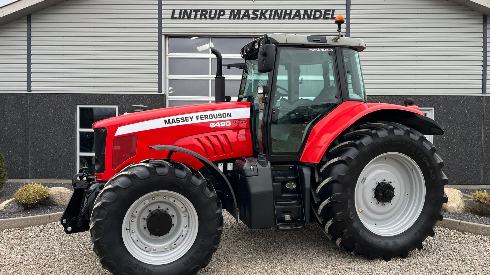 Traktor des Typs Massey Ferguson 6490 Dyna 6 med frontlift, Gebrauchtmaschine in Lintrup (Bild 1)