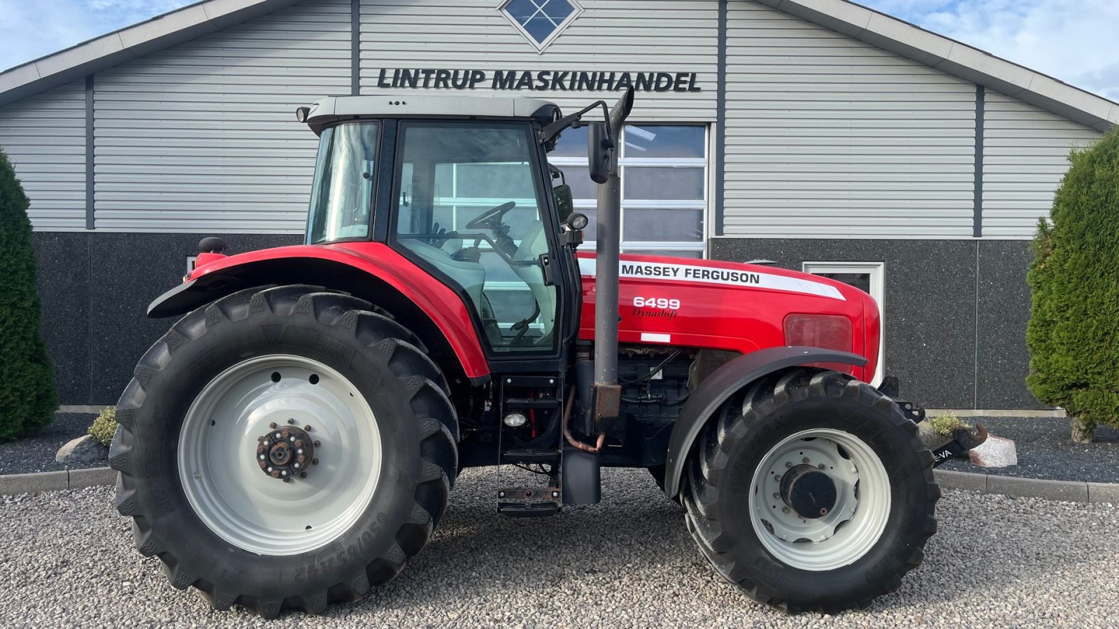 Traktor of the type Massey Ferguson 6499 Dynashift med frontlift og frontpto, Gebrauchtmaschine in Lintrup (Picture 9)