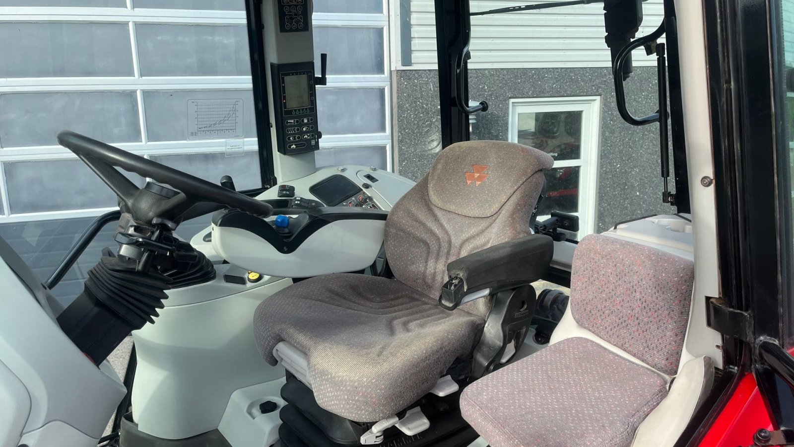 Traktor of the type Massey Ferguson 6499 Dynashift med frontlift og frontpto, Gebrauchtmaschine in Lintrup (Picture 7)