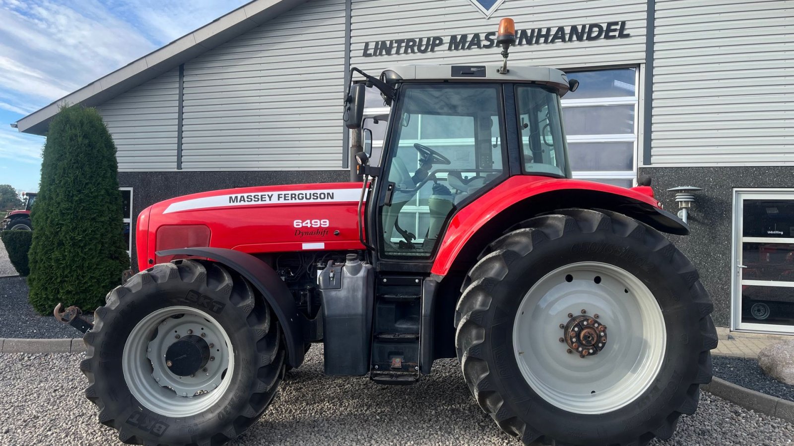 Traktor of the type Massey Ferguson 6499 Dynashift med frontlift og frontpto, Gebrauchtmaschine in Lintrup (Picture 12)