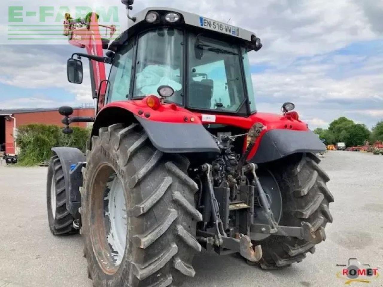 Traktor of the type Massey Ferguson 6713 s d6 ef, Gebrauchtmaschine in GENNES-SUR-GLAIZE (Picture 4)