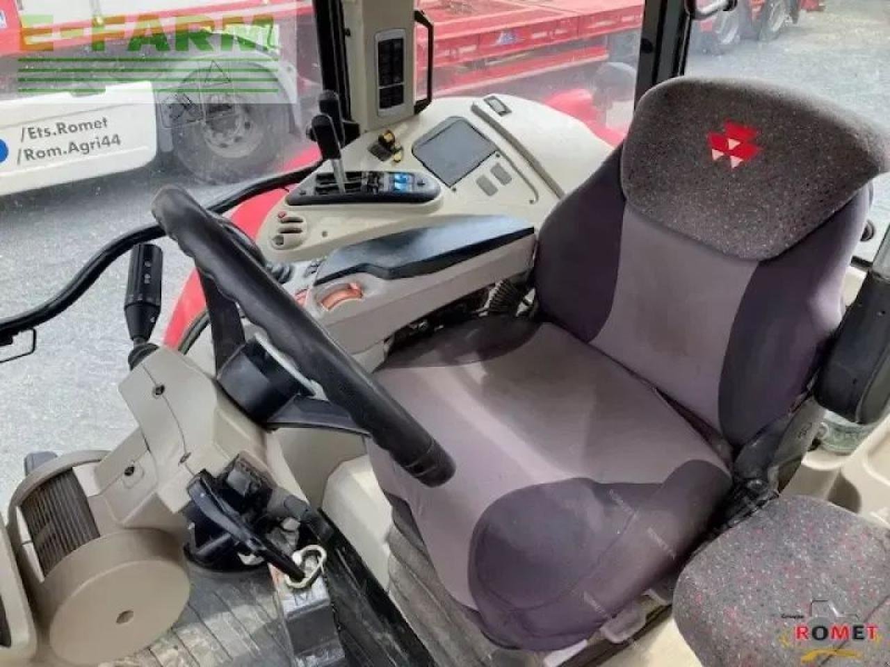 Traktor of the type Massey Ferguson 6713 s d6 ef, Gebrauchtmaschine in GENNES-SUR-GLAIZE (Picture 7)