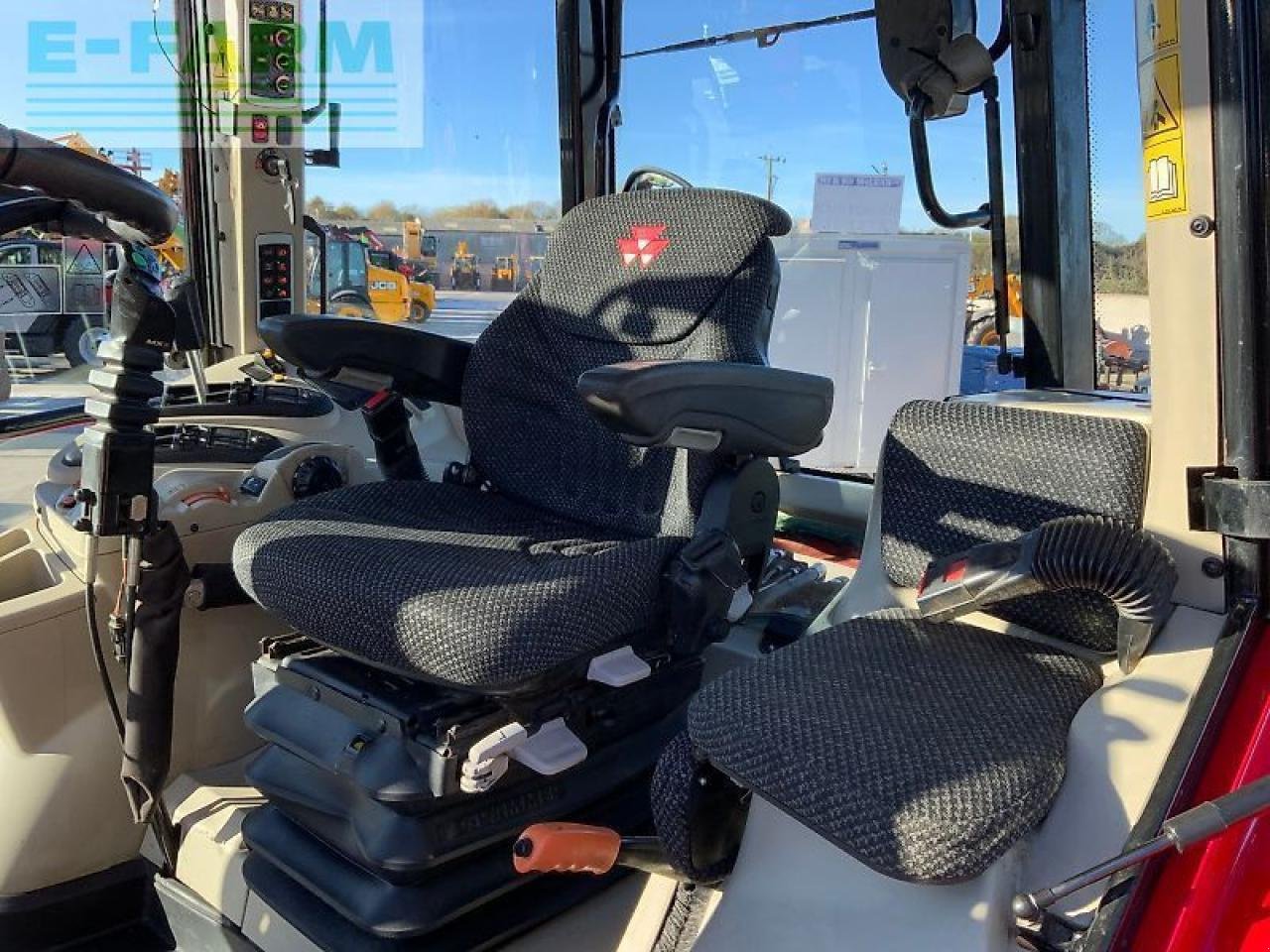 Traktor of the type Massey Ferguson 6714s dyna 6 tractor (st25200), Gebrauchtmaschine in SHAFTESBURY (Picture 15)