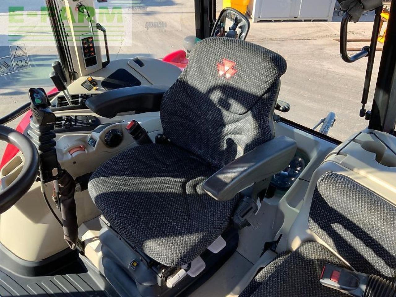 Traktor of the type Massey Ferguson 6714s dyna 6 tractor (st25200), Gebrauchtmaschine in SHAFTESBURY (Picture 16)