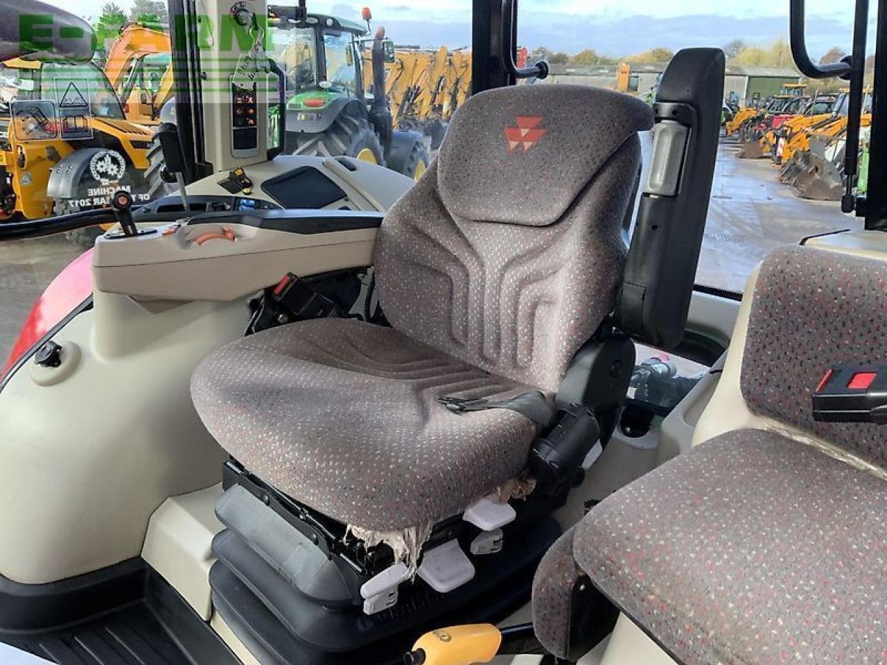 Traktor tip Massey Ferguson 6714s dyna6 tractor (st24943), Gebrauchtmaschine in SHAFTESBURY (Poză 22)