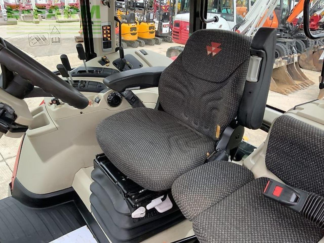 Traktor типа Massey Ferguson 6714s dyna6 tractor (st25429), Gebrauchtmaschine в SHAFTESBURY (Фотография 16)