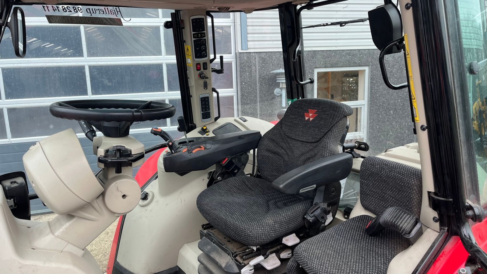 Traktor des Typs Massey Ferguson 6715 S Dyna6 Med frontlæsser, Gebrauchtmaschine in Lintrup (Bild 7)