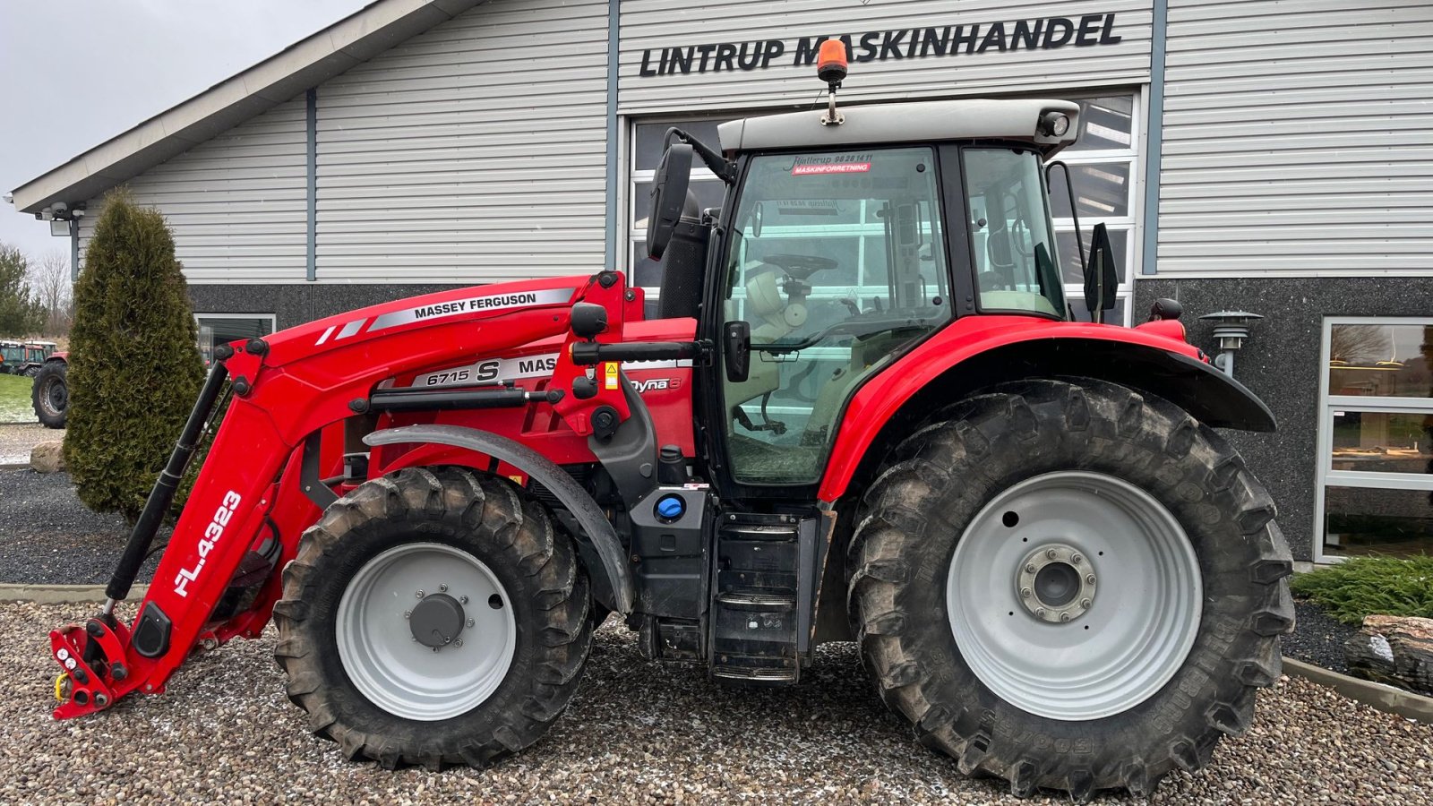 Traktor des Typs Massey Ferguson 6715 S Dyna6 Med frontlæsser, Gebrauchtmaschine in Lintrup (Bild 11)