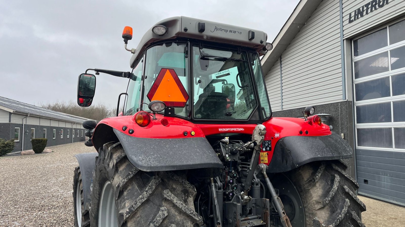 Traktor des Typs Massey Ferguson 6715 S Dyna6 Med frontlæsser, Gebrauchtmaschine in Lintrup (Bild 5)
