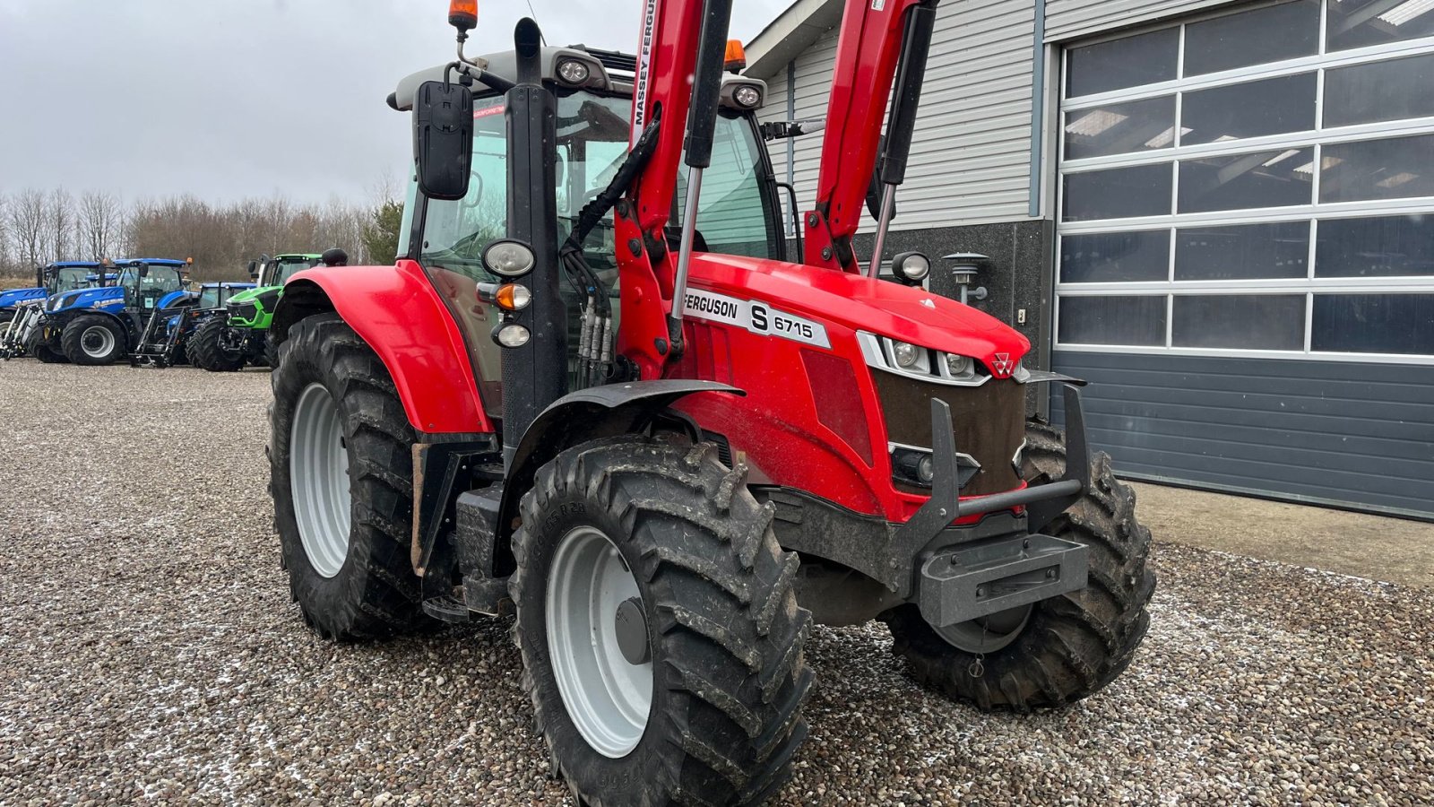 Traktor des Typs Massey Ferguson 6715 S Dyna6 Med frontlæsser, Gebrauchtmaschine in Lintrup (Bild 17)